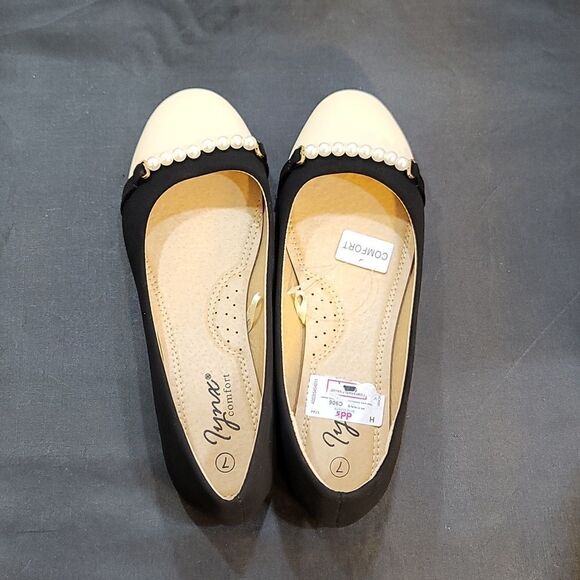 BRAND NEW LYNN COMFORT PEARL EMBELLISHMENTS WOMEN'S FLAT - Picture 7 of 13